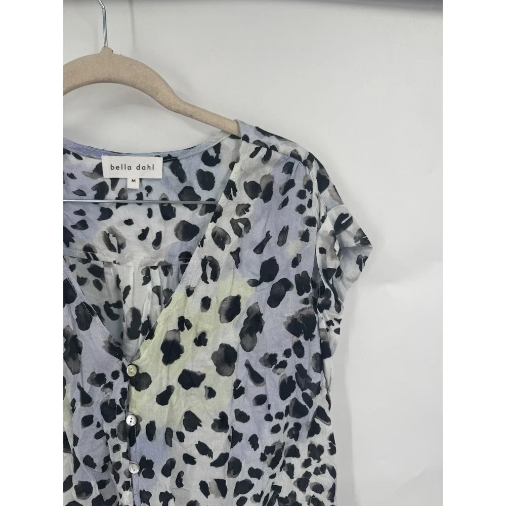 Bella Dahl Animal Print Button Blouse Women M Blue Preppy Bohemian Tie Bottom - Picture 7 of 8
